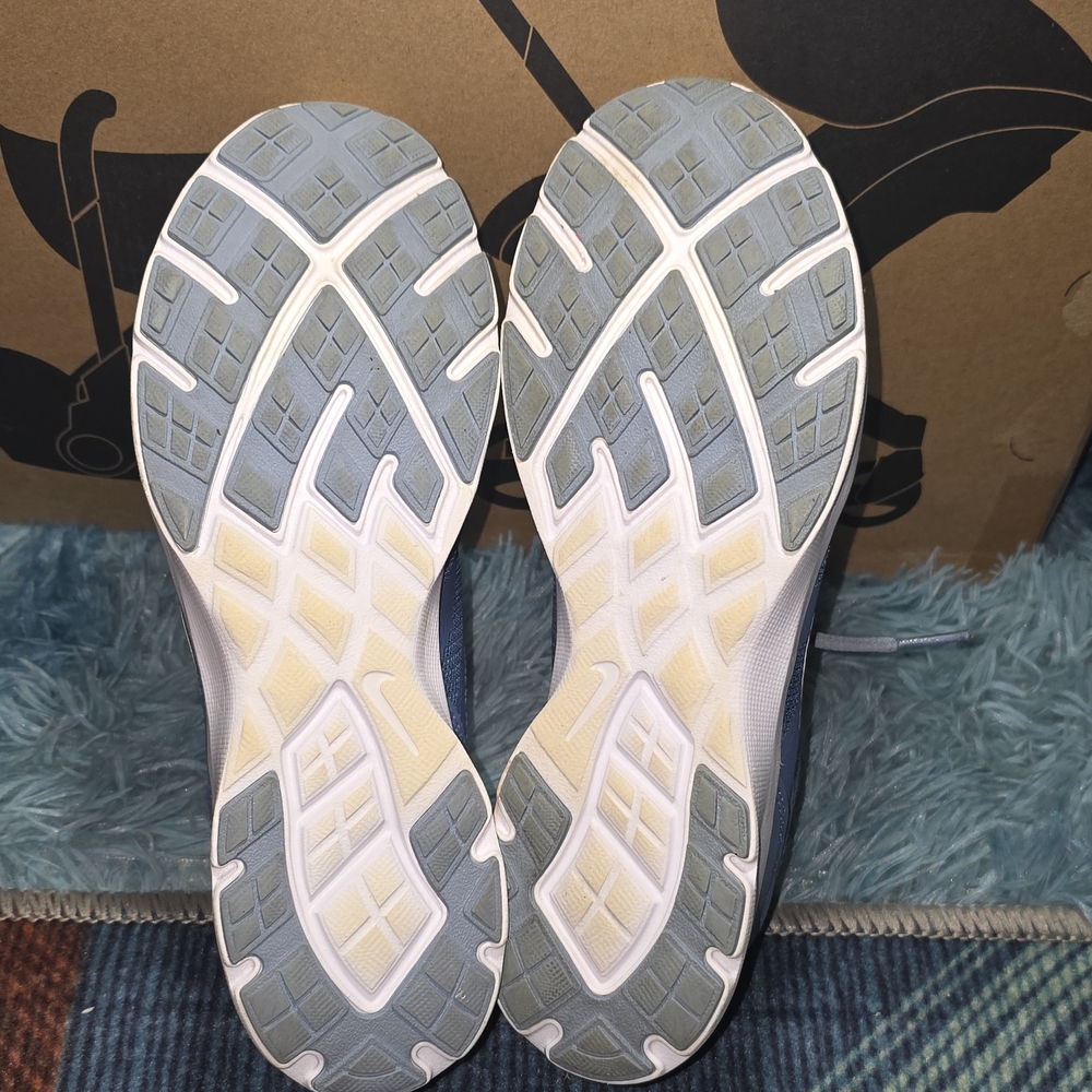 Nike Blue Running Shoes - Picture 5 of 8